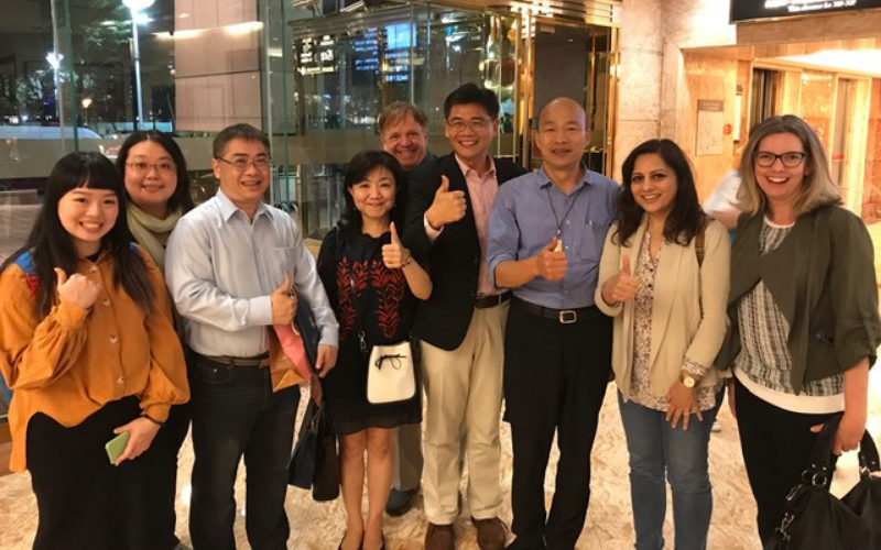 ITEC facilitators Ranya Khan (second from right) and Lara McInnis (far right), along with their NKUHT colleagues, grab a celebrity photo op with Han Kuo-yu, Mayor of Kaohsiung (third from right)
